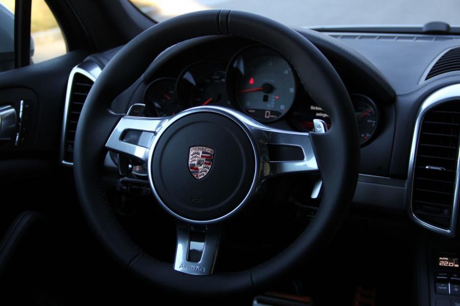  Porsche Cayenne S Diesel 2012 года  (фото 29 из 36)